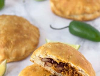 Taco pockets are so easy to make! Eat your Tacos in a fun way with this easy Taco Pocket Recipe can be stuffed with your favorite taco toppings for a tasty taco dinner! #Taco #TacoRecipe #TacoDinner #Tacos