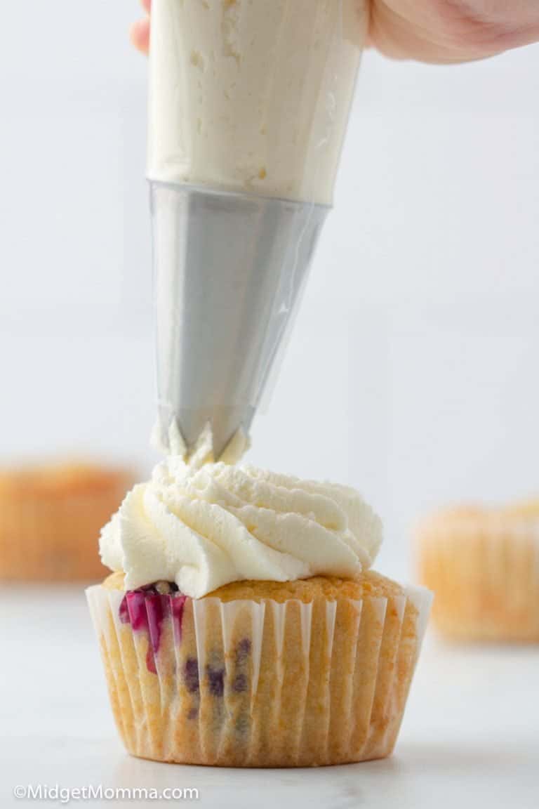How to Frost Cupcakes with a Frosting Swirl (Easy Step By Step)