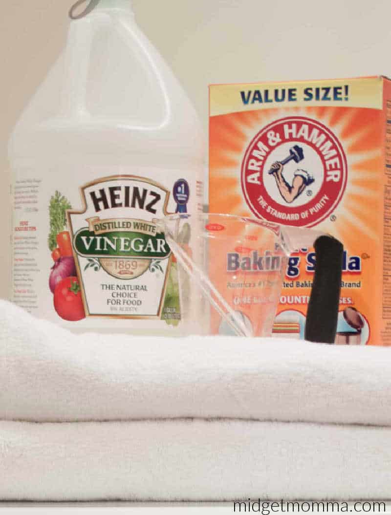 How to Clean Towels and Get Them Really Clean with Baking Soda and Vinegar  - Creative Housewives