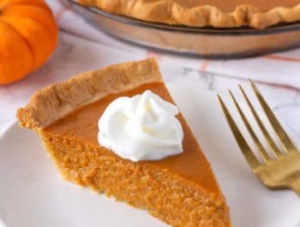 This homemade pumpkin pie recipe is a pumpkin pie from scratch that tastes amazing. Pumpkin pie made with real pumpkin (or canned if that is all you have on hand) with the perfect pumpkin pie spice flavors, this pumpkin pie recipe will become your go to any time you want to enjoy a tasty and easy pumpkin pie recipe! #pumpkinpie #Homemadepumpkinpie