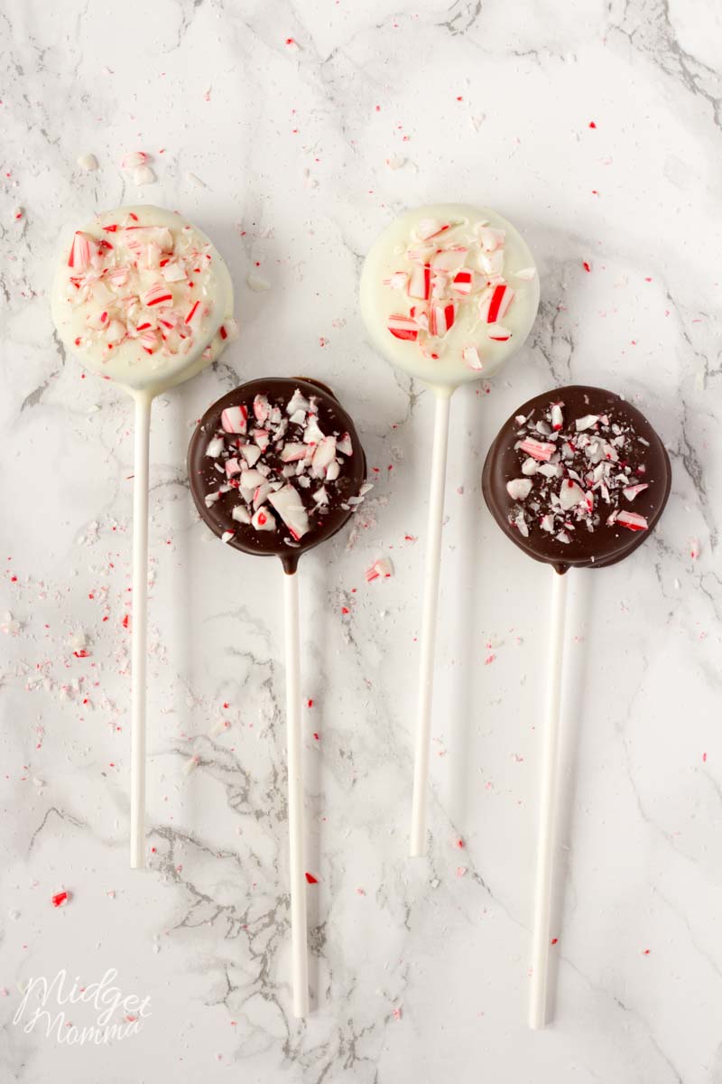 Chocolate dipped oreos with peppermint
