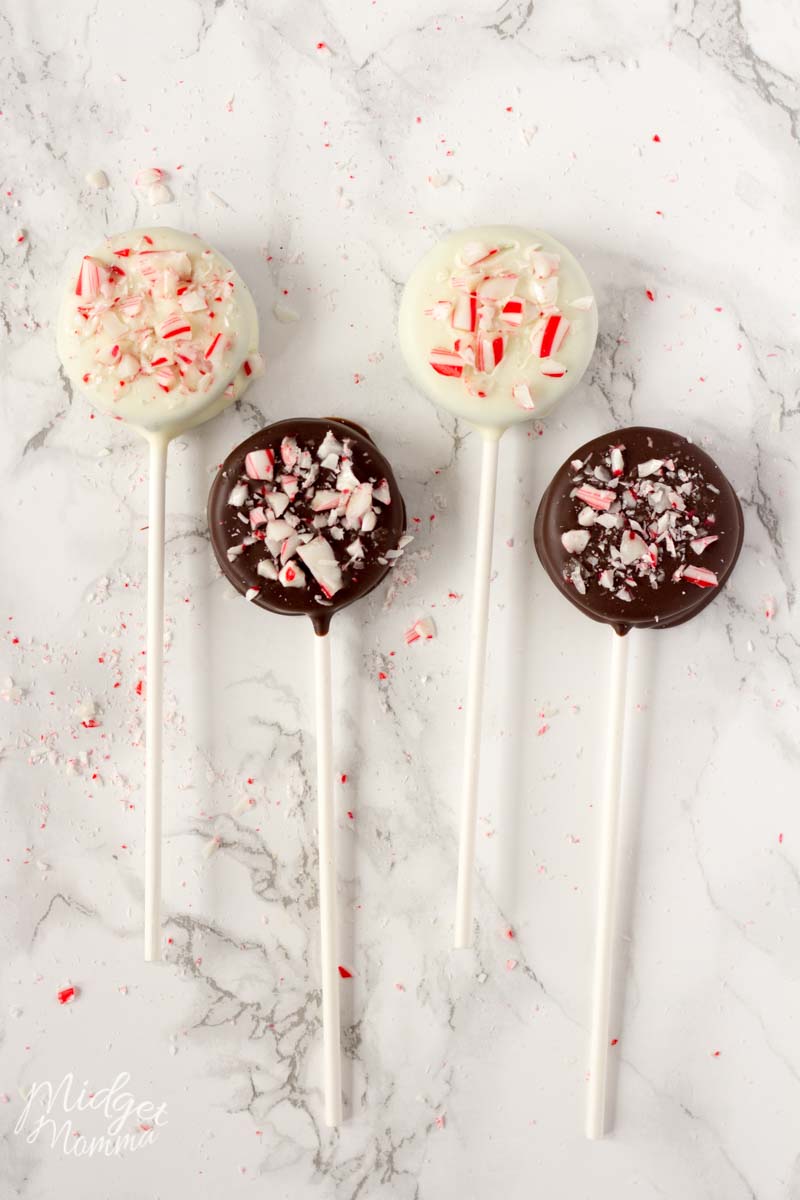 Chocolate dipped oreos with peppermint