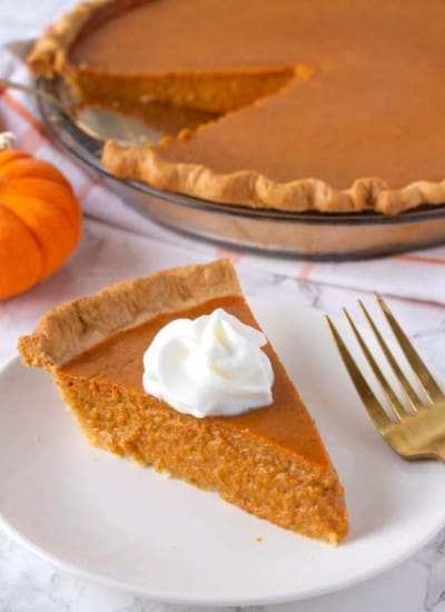 cropped-pumpkin-pie-with-fresh-pumpkin-2.jpg