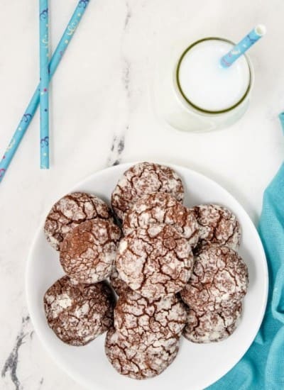 plate full of chocolate crinkle cookies