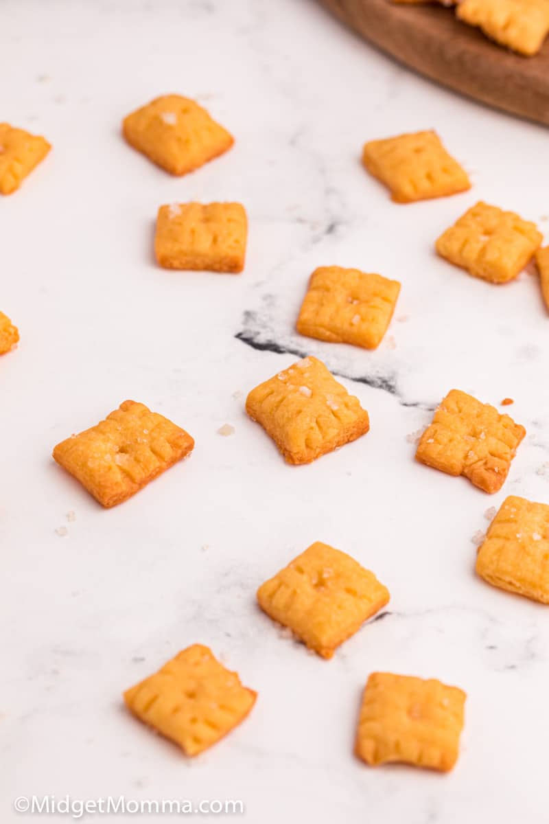 Homemade Cheez-Its Crackers Recipe (Cheddar Cheese Crackers)