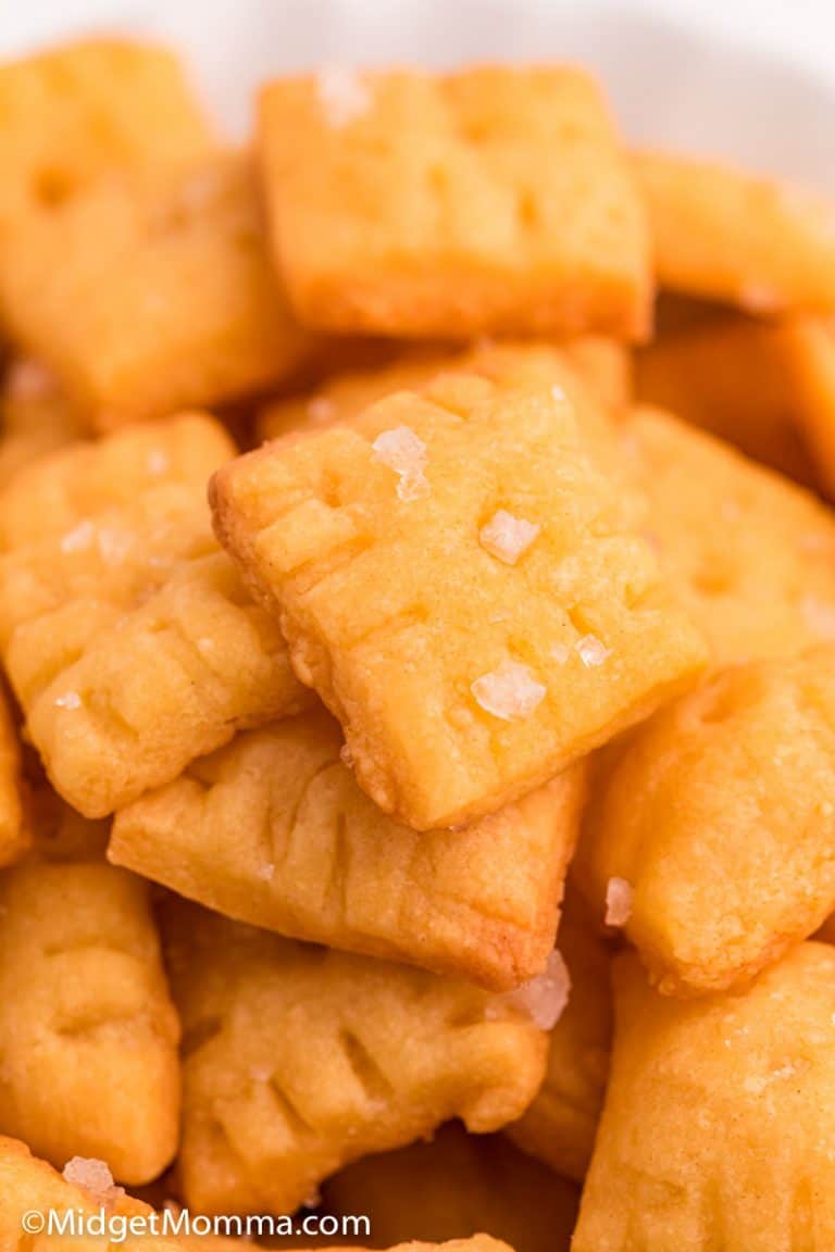 Homemade CheezIts Crackers Recipe (Cheddar Cheese Crackers)