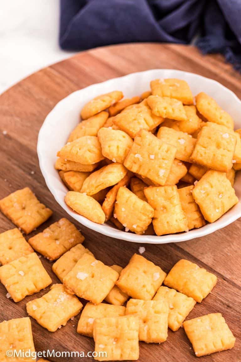 Homemade CheezIts Crackers Recipe (Cheddar Cheese Crackers)