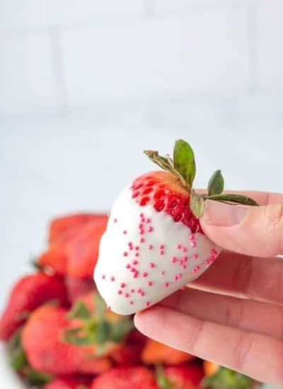 cropped-white-chocolate-covered-strawberries-with-chocolate-sprinkles.jpg