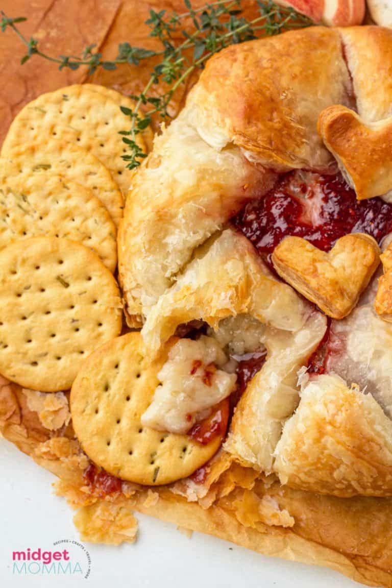 Baked Brie in a puff pastry (with Jam) • MidgetMomma