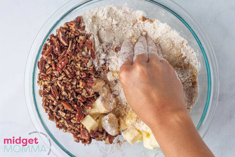 Homemade cinnamon pecan crumb topping 