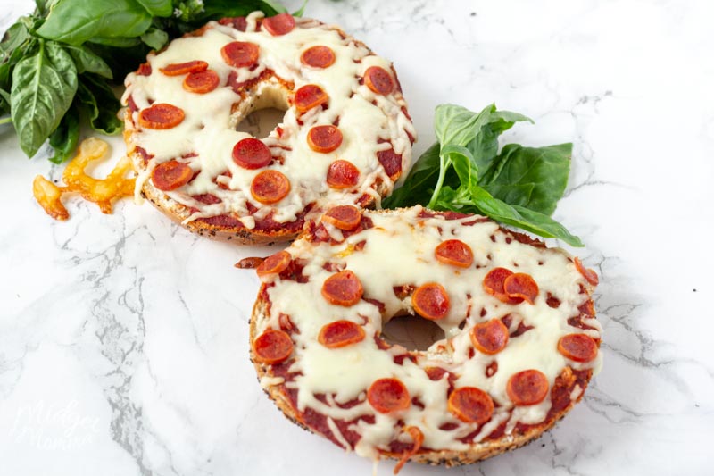 how to make pizza bagels