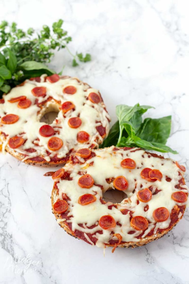 How to Make Pizza Bagels - MidgetMomma.com