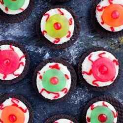 These Monster Eye Ball Halloween Cookies are sooo easy to make! In just a few minutes you can make these monster eye ball cookies. These cookies are made with oreos a few pieces of candy and that is it! Super simple Halloween Cookie! #Halloween #HalloweenTreat #HalloweenCookie