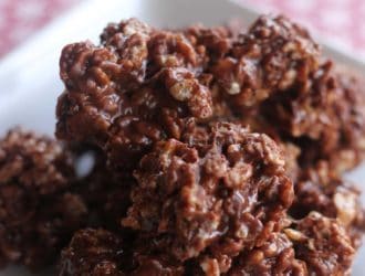Reindeer poop cookies. Super fun easy to make christmas cookies. No bake christmas cookies. Chocolate crispy christmas cookies that are fun to make. Also known as Reindeer poop cookies!
