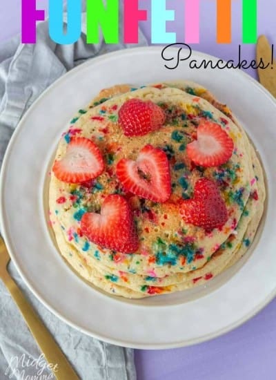 These funfetti pancakes are the perfect birthday pancakes recipe! Every kid will love waking up to these homemade birthday pancakes! #Pancakes #PancakeRecipe #HomemadePancake #FunFetti #Birthday #BirthdayCake #CakeBatter #CakePancake