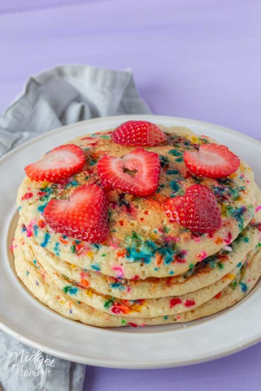 Funfetti Birthday Cake Pancakes Recipe • MidgetMomma