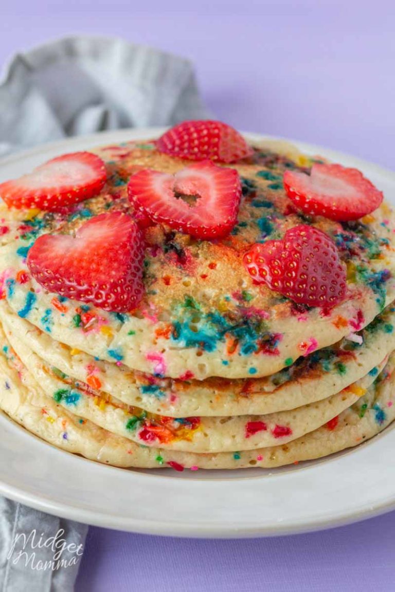 Funfetti Birthday Cake Pancakes Recipe • MidgetMomma