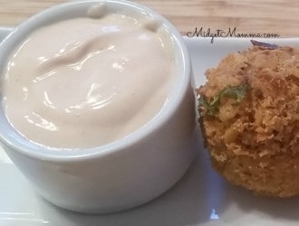 Easy Sriracha Dipping Sauce Recipe. This is easy to make and is an awesome dipping recipe for falafel and many other things.