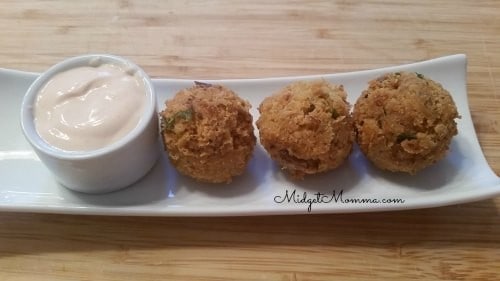 easy sriracha dipping sauce for falafel