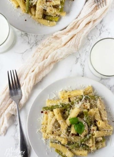 My family loves it when I make this Chicken Asparagus Alfredo Pasta. It is an easy pasta dish with ziti noodles, chicken and asparagus tossed in a creamy Alfredo Sauce!