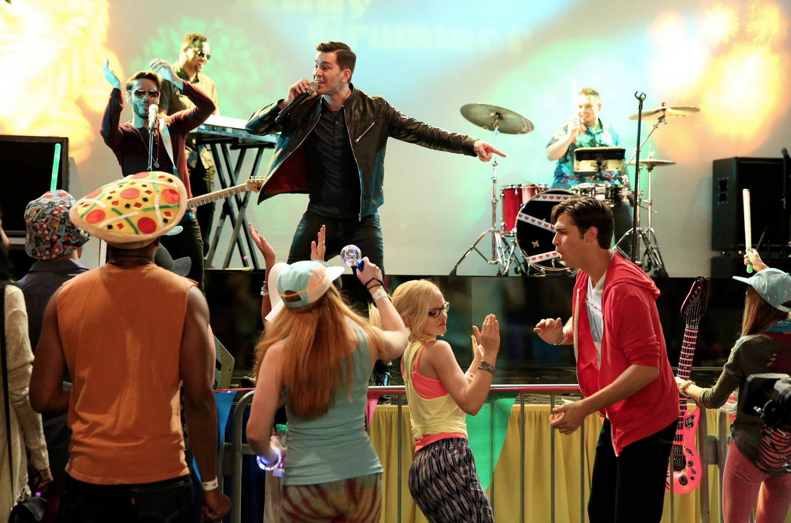 Liv And Maddie Cast Interview! Get Behind the Scenes Secrets!