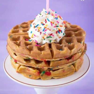 Birthday Cake Funfetti Waffles. Perfect birthday breakfast with these amazing Birthday Cake Funfetti Waffles. Everyone will love to have them for breakfast! #waffles #ButtermilkWaffle #Birthday #BirthdayBreakfast #BirthdatWaffle #Funfetti #FunfettiWaffles
