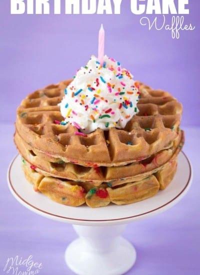 Birthday Cake Funfetti Waffles. Perfect birthday breakfast with these amazing Birthday Cake Funfetti Waffles. Everyone will love to have them for breakfast! #waffles #ButtermilkWaffle #Birthday #BirthdayBreakfast #BirthdatWaffle #Funfetti #FunfettiWaffles