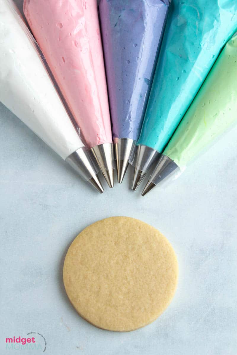 How to Decorate Cookies with Royal Icing (Step by Step & tips!)