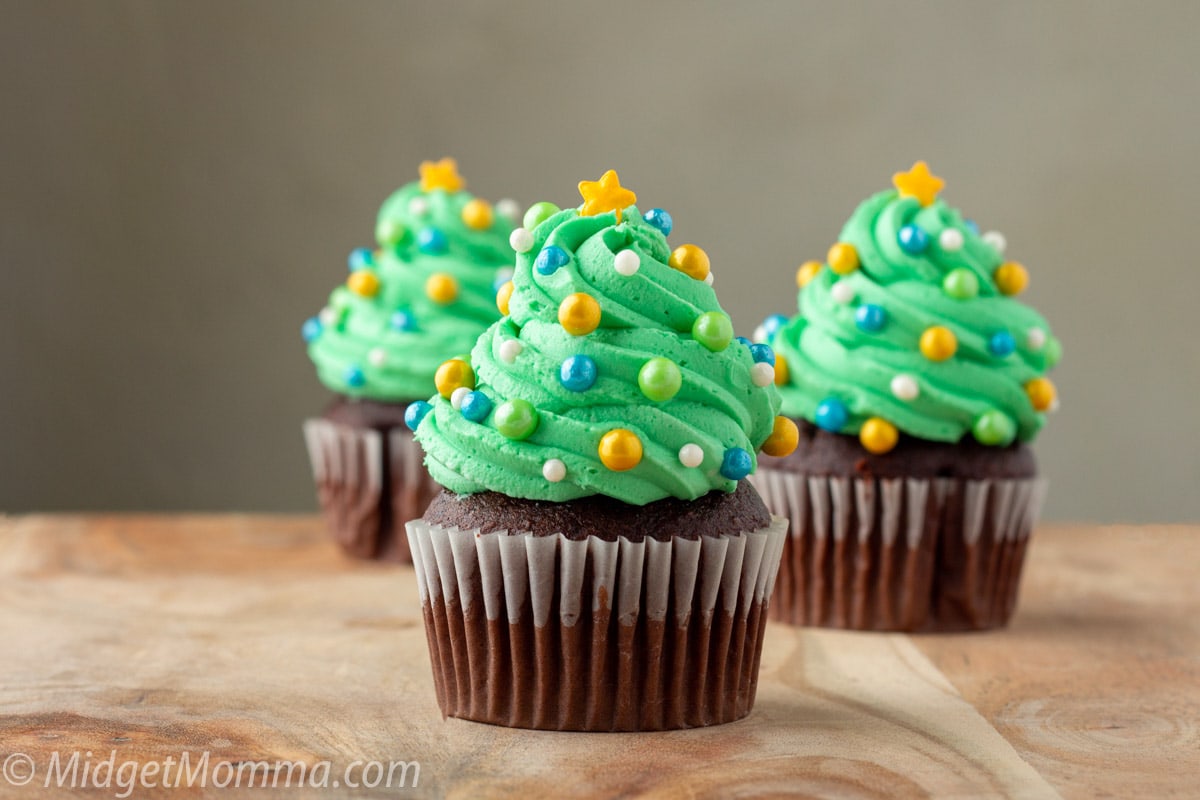 How to make a Cupcake Look like a Christmas tree