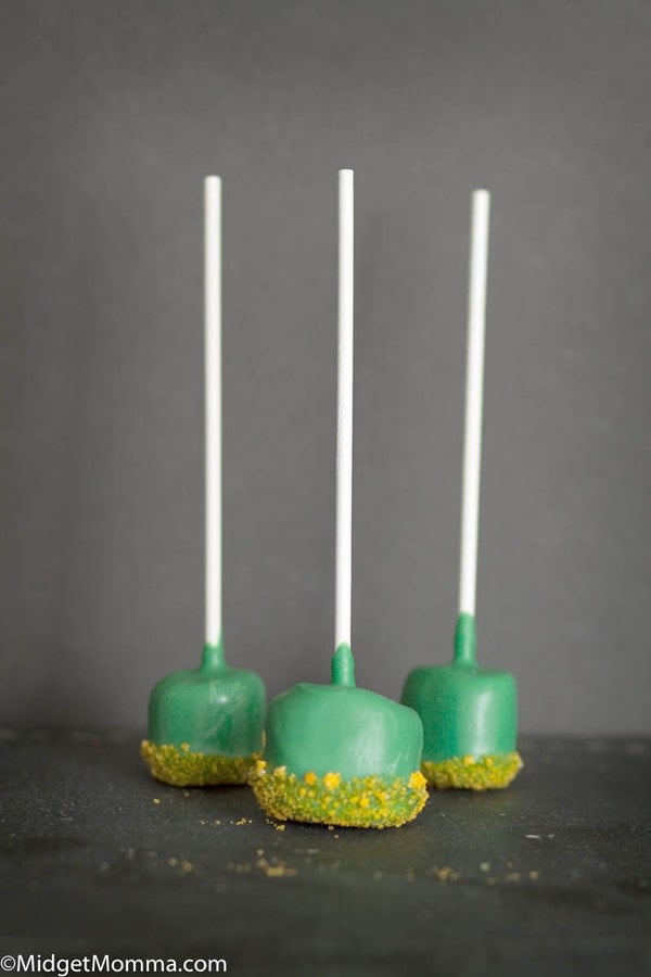 Green food for St Patricks Day - Easy Marshmallow pops - marshmallows dipped in green chocolate with gold sanding sugar