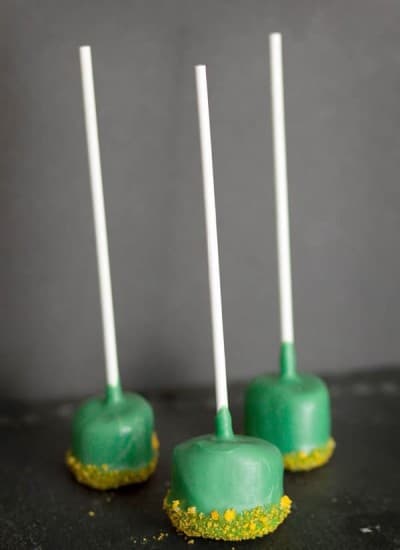 St. Patrick's Day Marshmallow Pops