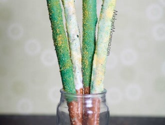 St.Patrick's Chocolate Covered Pretzels are a fun and easy treat to make with the kids. Nothing beats a chocolate covered pretzel!