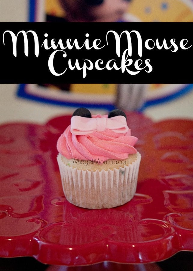 Minnie Mouse Cupcakes. Step by step directions on how to make the perfect minnie mouse bow for your Minnie Mouse Cupcakes