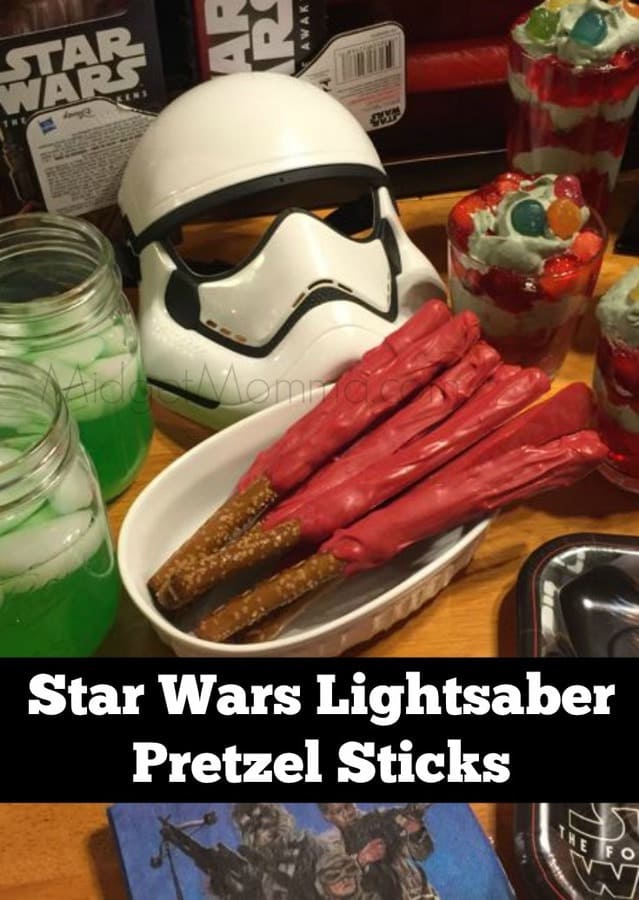 Star Wars Lightsaber Pretzel Sticks are a MUST for a Star Wars Party snack. Star Wars Lightsaber Pretzel Sticks are easy to make and fun too! Star Wars Party food, Star Wars cupcakes, Star wars snacks, star wars themed cupcake, star wars themed food.