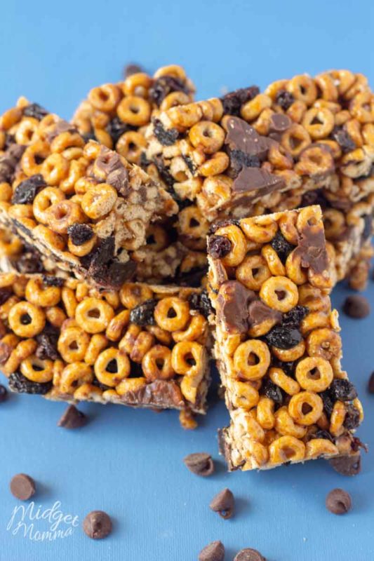 Chocolate Chip Cheerio Cereal Bars • MidgetMomma