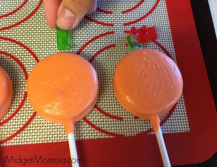How to make pumpkin Oreo pops