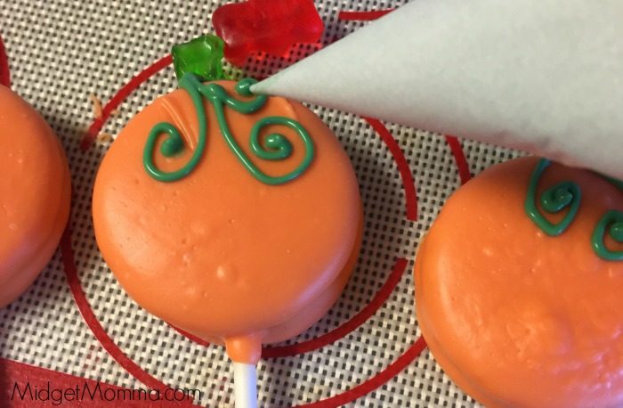 How to make pumpkin Oreo pops