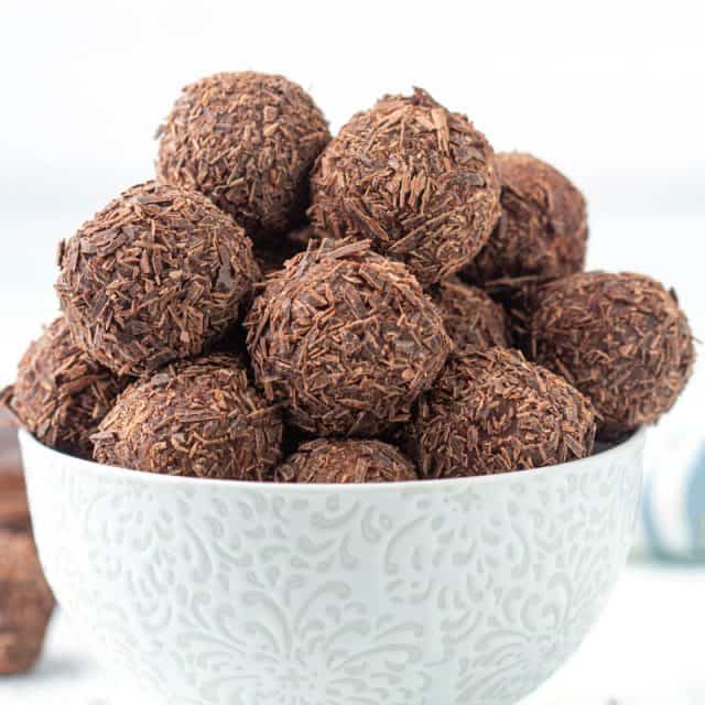 Homemade Milk Chocolate Truffles Recipe • MidgetMomma