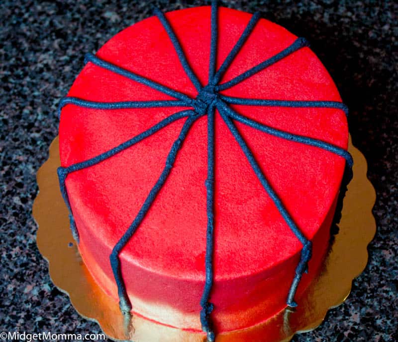 How to Decorate a Spiderman Cake