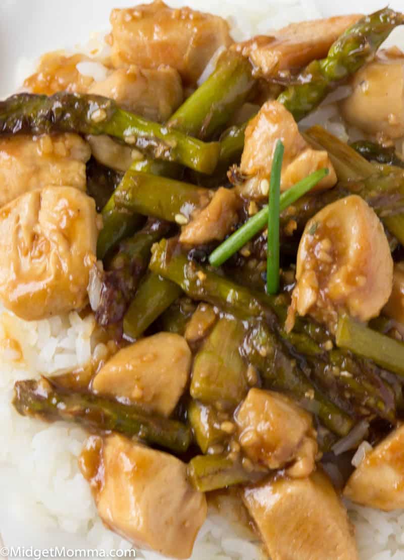 close up of chicken and asparagus stir fry