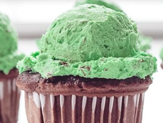 mint chocolate chip buttercream frosting