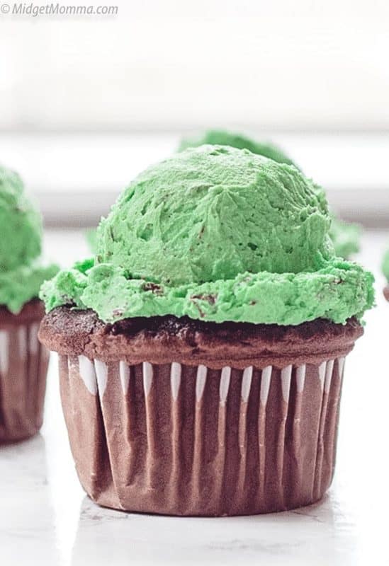 mint chocolate chip buttercream frosting