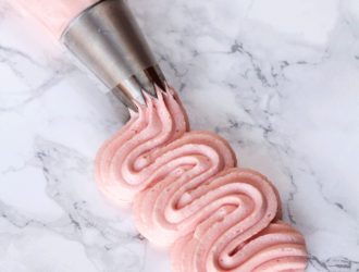 strawberry buttercream frosting
