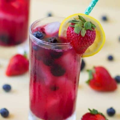 homemade berry lemonade