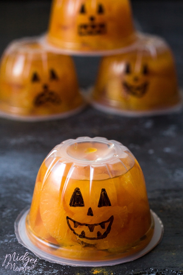 Jack-O-Lantern fruit cups lunch box treat, halloween treat, halloween snack, halloween dessert, halloween kids lunch, halloween fun for kids, easy halloween snack, easy halloween treat