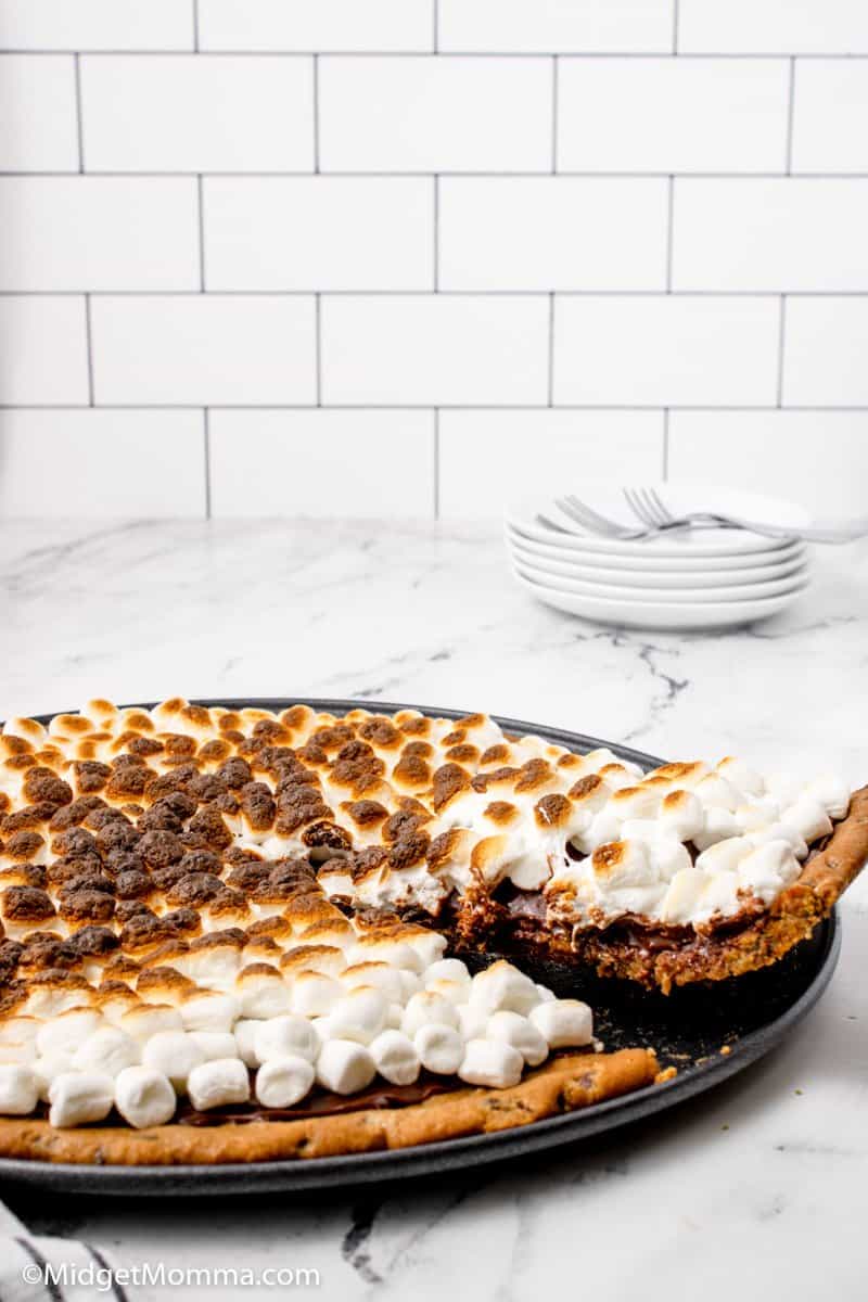 S'mores Cookie dessert Pizza