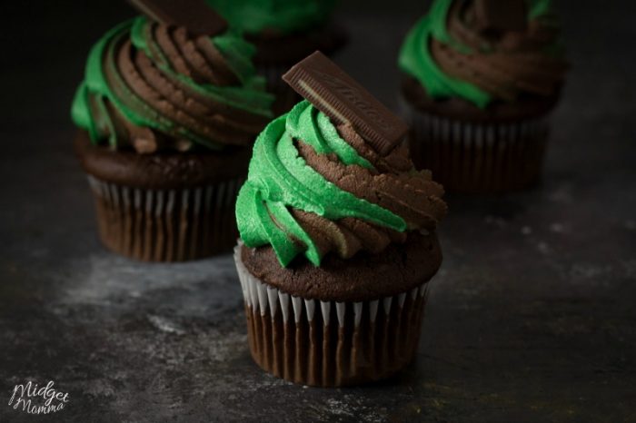 mint buttercream cupcake frosting