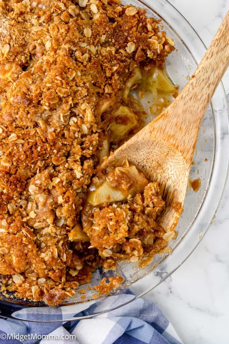 Apple Crisp recipe in a dish