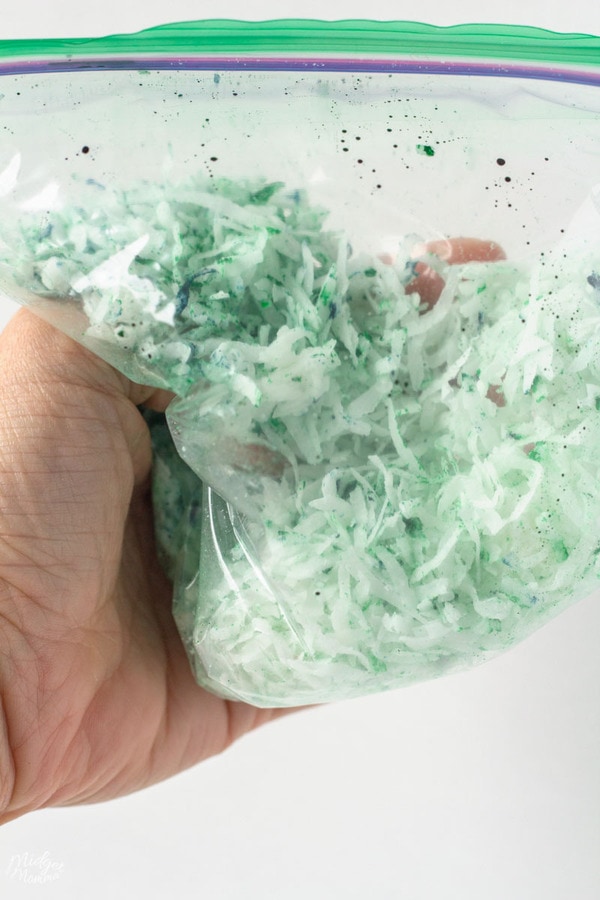 mixing coconut with food coloring in ziploc bag.