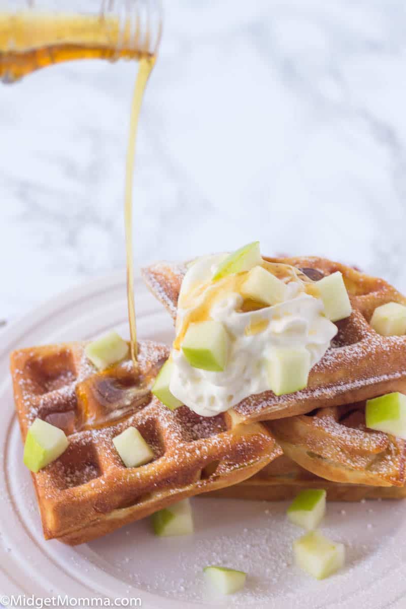 Apple cinnamon waffles with maple syrup